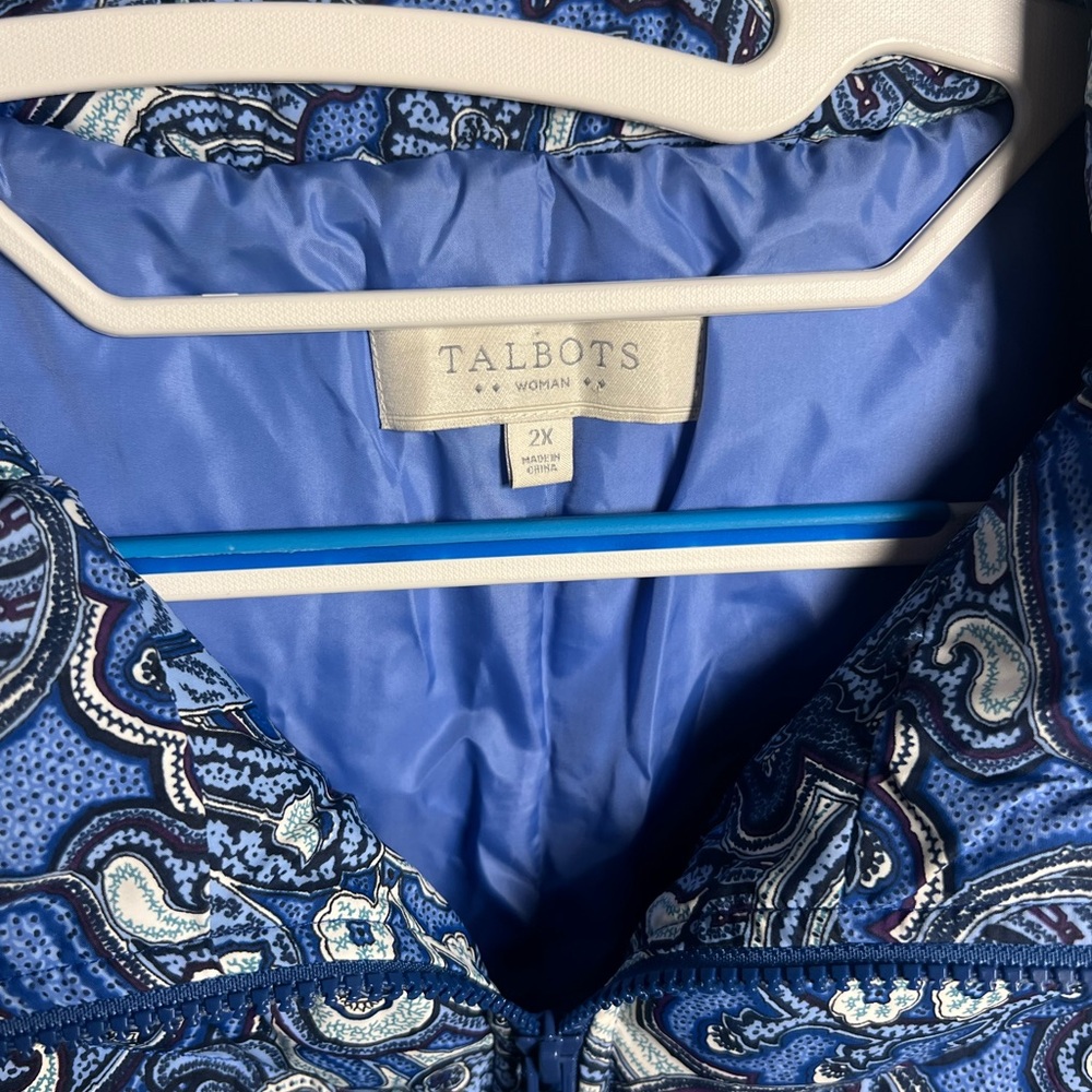 Talbots Blue & White Paisley Floral Printed Duck Down Feather Puffer Vest - Picture 5 of 7